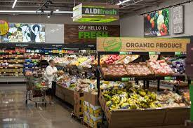 Aldi And Lidl Take Supermarket Battle To The U S Bloomberg Supermarket Food Retail Aldi