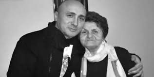 La aceasta a contribuit și sora lui nietzsche, elisabeth forster, nazistă înverșunată și admiratoare a lui hitler, care a falsificat unele texte pentru a le utiliza fără scrupule în construirea unei ideologii străine de gândirea filosofului. Ohf1m Kwoe Plm