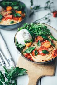 Sommer Pasta Mit Geschmorten Tomaten Und Burrata Rezept Rezepte Sommerpasta Hauptgericht