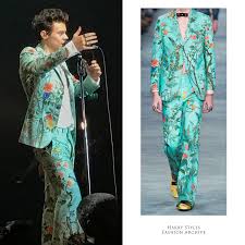 Black And White Floral Suit Harry Styles Hsfashionarchive Harry Performing In Milan November 10 2017 Gucci Spring Summer 2016 Suit Harry Wore A Bit Of A Gucci Throwback Fashion Harry Styles Women