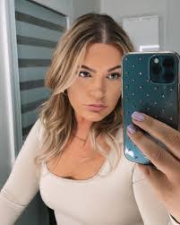 Taylor Mccollum's Instagram, Twitter & Facebook