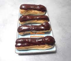 Eclairs Au Chocolat Mes Petites Patisseries Eclair Au Chocolat Recette Dessert Gateaux Et Desserts