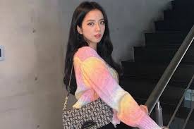She wore 30 montaigne bar coat (rs. Blackpink S Jisoo Went From K Pop Mystery Girl To Dior And Cartier Endorsements And Now A Lead Role In K Drama Snowdrop So What Does She Like To Spend Her Money On