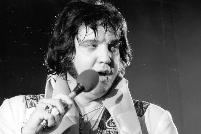 Elvis Presley's final days at Graceland - gorging on cheeseburgers, playing piano and tragic worries - The Mirror US