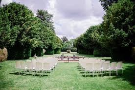 Le château d'esparron, classé monument historique, entre dans la famille de castellane au xiii° siècle et y est resté depuis lors. An Intimate Elegant Wedding In Chateau De La Couronne By Florent Vin Photography