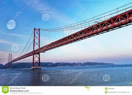 Von den vielen hügeln der portugiesischen hauptstadt aus kann man die sechstlängste hängebrücke europas. Rote Brucke Lissabon Portugal Stockfoto Bild Von Grenzsteine Beruhmt 69562642