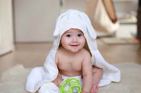 Kaki bayi pada usia ini sudah mulai dapat menopang sebagian berat tubuhnya dengan baik. Perkembangan Bayi 6 Bulan