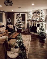 40 Cozy And Wonderful Rustic Farmhouse Christmas Decorating Ideas Christmas Decorations Living Room Christmas Apartment Farmhouse Christmas Decor