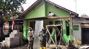Model rumah sederhana kampung dengan teras luas. Meski Sederhana Tni Bangunkan Teras Rohmat Lampung1 Com