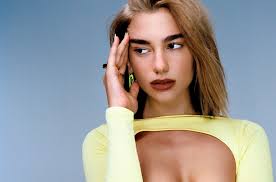 Directed by vania heymann and gal muggia producer by natan schottenfels director of photography: Dua Lipa Unveils We Re Good Plus Future Nostalgia The Moonlight Edition Billboard