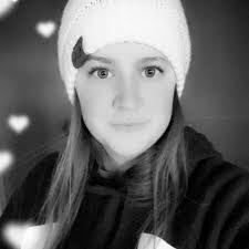 Lori Roberge's Instagram, Twitter & Facebook