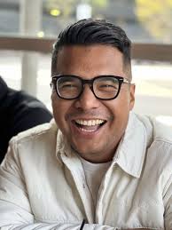 Douglas Meza's Instagram, Twitter & Facebook