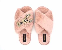 Wholesale7 offers affordable wholesale pink fluffy slippers online from china, shop fashion pink fluffy slippers with up to 70% off now! Paradise Boutique Pink Fluffy Slippers Lobster Brooch Atterley