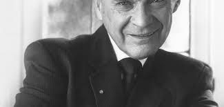 Clarence Walton Lillehei, era frequentemente referido como o “pai da  cirurgia do coração aberto”, responsável por muitos implementos usados ​​na  operação