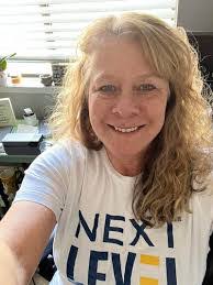 Anna Macfarlane's Instagram, Twitter & Facebook