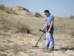 Javi goes outdoors metal detecting. How To Use Metal Detector Accurately Valuable Tips For New Users