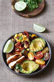 Salade Au Poulet Et Avocat Grille Recette Salade Mexicaine Recettes De Cuisine Salade Poulet