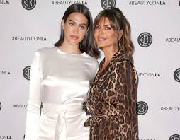 Model amelia hamlin, daughter of 'real housewives' star lisa rinna, is dating scott disick — but not hamlin is no stranger to hollywood life: Lisa Rinna S Daughter Amelia Gray Hamlin Clarifies The Comments She Made About Being Forced To Film Rhobh