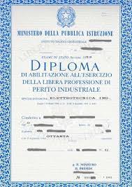 La scuola secondaria di secondo grado (comunemente detta scuola superiore) è, nell'ordinamento scolastico italiano, il secondo ciclo di studi dell'obbligo. Perito Industriale Wikipedia