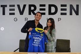 Yunus menyebut proses administasi pemain kelahiran belanda itu sudah dirampungkan fifa.alhasil, ezra sudah bisa dimanfaatkan kemampuannya jika mendapat panggilan dari shin tae yong. Gabung Persib Bandung Ini Isi Percakapan Ezra Walian Dan Luis Milla Okezone Com Line Today