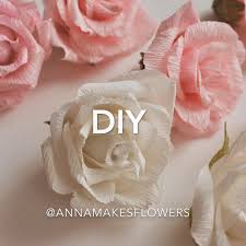 как сделать розу из гофрированной бумаги мастер класс видео Rozy Iz Gofrirovannoj Bumagi Polnaya Versiya Video Po Ssylke V Profile Annamakesflowers Https Youtu Be C1ms0zdpt84 H Bumazhnye Cvety Rozy Podarki