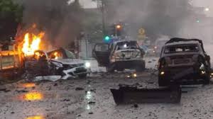 Pomen motor/kereta bergerak kota bharu. Badan Lelaki Hancur Kereta Meletup Metrotv