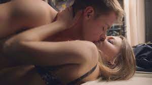 Sie #knutschen auf dem streifenwagen der polizisten. Unter Uns Jule Und Moritz Landen Ein Zweites Mal Im Bett