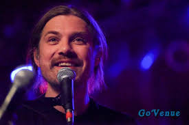 Hanson Brings a Wintry Mix to Omaha