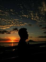 İlk kez karşılaşmalarından 9 yıl sonra sonra jesse, kitabının tanıtımı için paris'e gider celine ile tekrar bir araya gelir. Pin Oleh Adhit Di Allstory Lautan Gunung Pedalaman