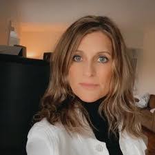 Kristin Ostrander's Instagram, Twitter & Facebook