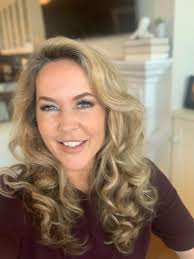 Help me I can't cidece please A : С हराा