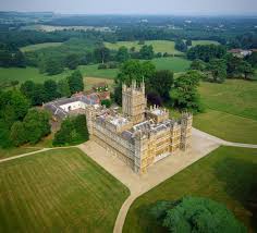 See full list on de.wikipedia.org Downton Abbey Aerial View Highclere Castle Downton Abbey Downton Abbey Castle