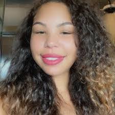 Alicia Quillen's Instagram, Twitter & Facebook