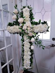 Funeral Floral Cross In 2020 Funeral Floral Arrangements Funeral Floral Flower Delivery