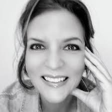 Jackie Oaks's Instagram, Twitter & Facebook