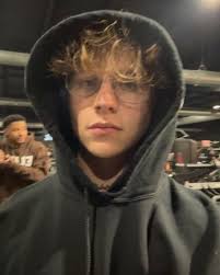 Davis Sneed (@sneedville_) • Instagram photos and videos