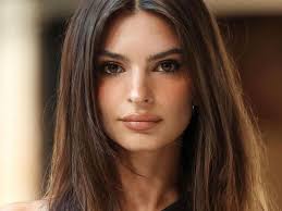 Mujeres guapas y exitosas, como Emily Ratajkowski, y el complejo mundo al  que se enfrentan con los hombres