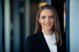 Risa oribe (織部 里沙, oribe risa, born 24 june 1987), better known by her stage name lisa, is a japanese singer, songwriter and lyricist from seki, gifu, signed to sacra music under sony music artists. Dr Lisa Beck Rechtsanwaltin Senior Associate Poellath