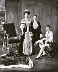 16 th baron spencer of wormleighton in the county of warwick Paul Thompson On Instagram Photograph Of Gilded Age Heiress Consuelo Vanderbilt Duchess Of Marlborough With Her Two Sons John Marlborough History Churchill