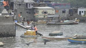 Powerful cyclone lashes mumbai as city grapples with coronavirus. 51iqv4gvagkugm