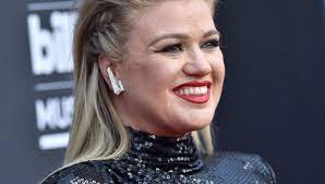 She was originally marketed as a pop musician with her debut album. Kelly Clarkson Plotzlich Erschlankt Jetzt Verrat Sie Ihr Diat Geheimnis Bunte De