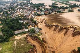 В германии заявляют, что наводнение стало самым страшным стихийным бедствием на памяти живущих. 9wvgwjesterkjm