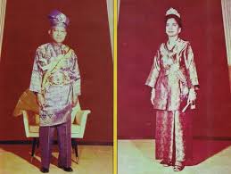Sultan hisamuddin alam shah, oli malaijan toinen kuningas ja selangorin sulttaani. Kenali Wajah Wajah Raja Permaisuri Agong Pertama Hingga Yang Terkini Nona