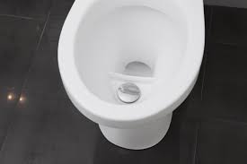 My super new eco toilet splashes me in the face. 20 Things You Ve Been Dying To Know About The Eco Flush Toilet