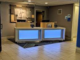 Holiday inn express moab offers a continental or buffet breakfast. Hotel Review Holiday Inn Express Horse Cave Kentucky No Home Just Roam