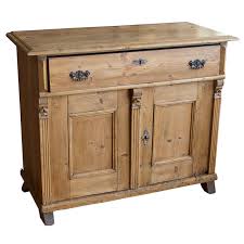 Antique English Pine Cupboard 1stdibs Com Antique Pine Furniture Pine Furniture Dining Room Furniture Modern