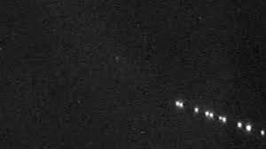 Die starlink satelliten wurden als mehrere lichter, wie an einer perlenkette, am himmel während des berühmten starts der spacex falcon 9 rakete am 18. Projekt Starlink Mehr Satelliten Als Sichtbare Sterne Wissen Sz De