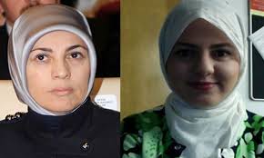 Amaclarindan biri olan salondaki turk ogrencileri sinirlendirip olay cikartmayi basaramamistir. Merve Kavakci Nin Kizi Mariam Erdogan A Danisman Oldu Tele1