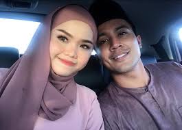 Saya bertemu dengan istri ketika kami satu sekolah. Aliff Aziz Curang Oktovia Manrose