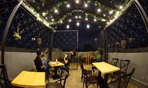 Selesai makan aku pun minum segelas teh hangat yang. 15 Tempat Nongkrong Di Bekasi Paling Recommended Java Travel